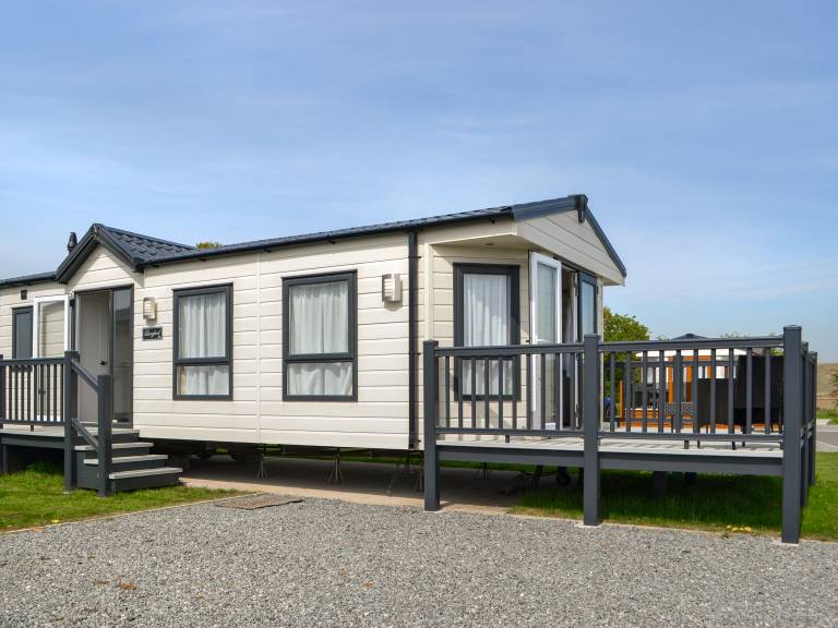 Child-friendly charming cottage | River view | Dogs allowed in Bridlington
