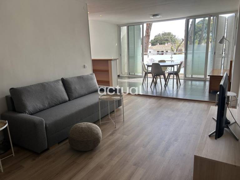 Rental apartment with yard & pool — photo 5