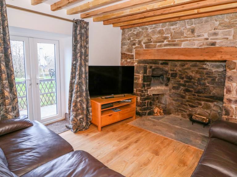 Family-friendly cottage with jacuzzi & yard | Pets are welcome — photo 4