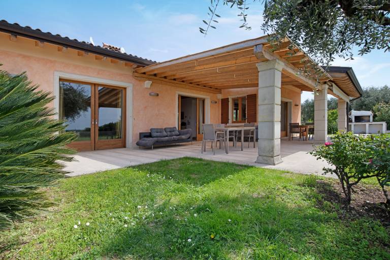 'Villa Sellemond' with Lake View, Pool, Garden & Wi-Fi — photo 5