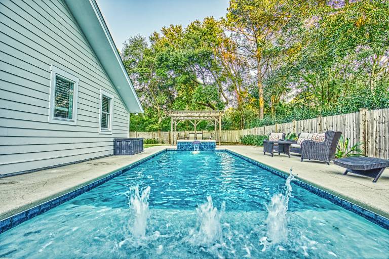 2-Min Walk to Beach, Free Pool and Spa Heat, Family & Dog-Friendly, Sleeps 17, Kids' Loft — photo 2