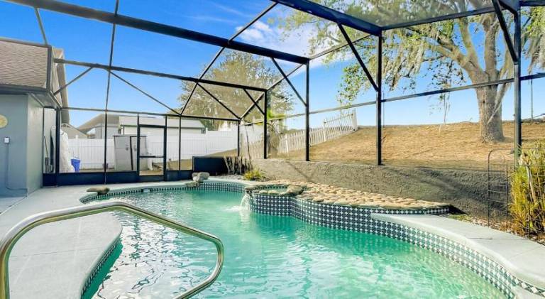 Luxury 4BR Villa Heated Pool Spa 12 Min to Disney — photo 3