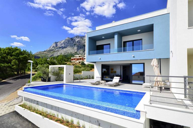 Fully equipped villa with patio, yard & private pool | City view | Pet-friendly — photo 2