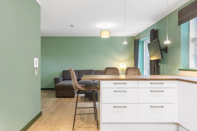 Spacious 2-Bed Flat with Outdoor Patio — photo 3