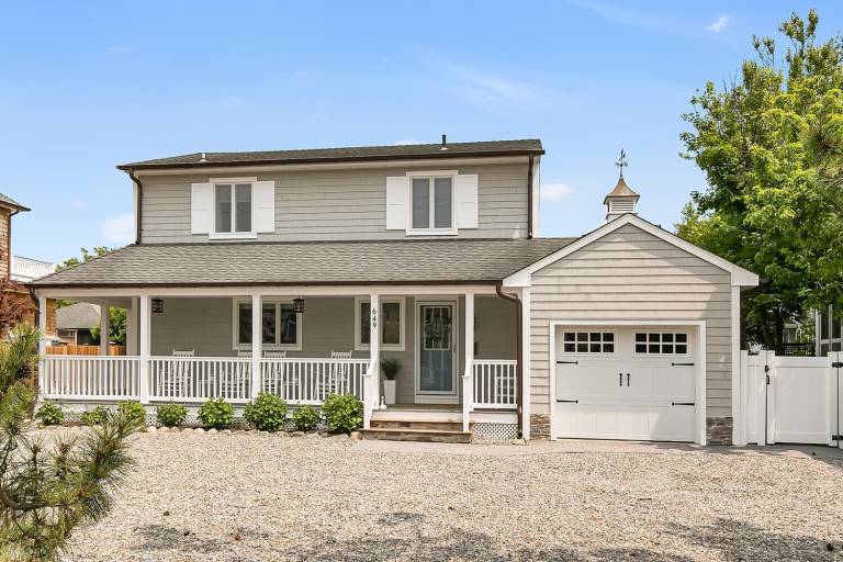 House  Point Pleasant