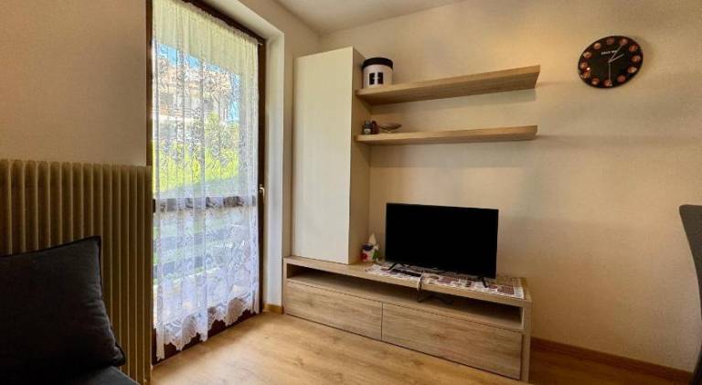 Holiday apartment with yard & terrace — photo 2