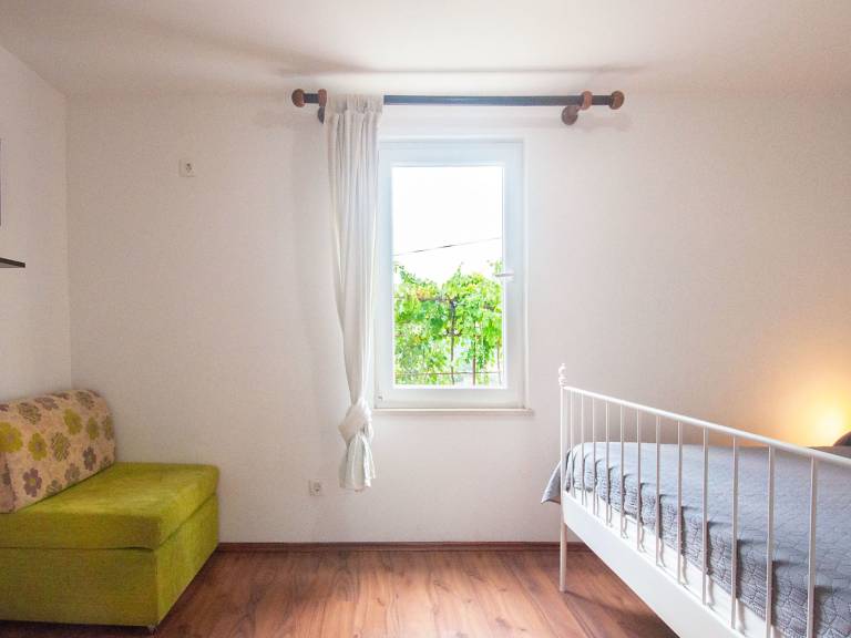 Holiday apartment with grill, patio & yard | Sea view | Pets allowed — photo 3