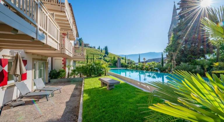 Serviced apartment with garden, patio & pool | Good for workation — photo 3