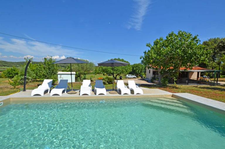 Fully equipped wonderful vacation home with pool, patio & garden | Pool view | Pet-friendly — photo 5
