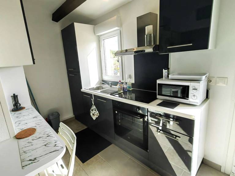 Mezzanine studio in pine forest heart, 800m from beach, 4 ppl, private parking — photo 3