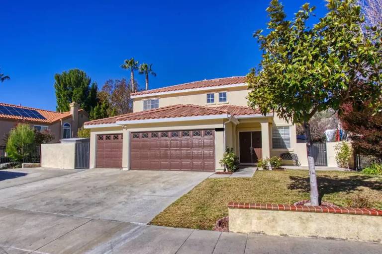 House Santa Clarita