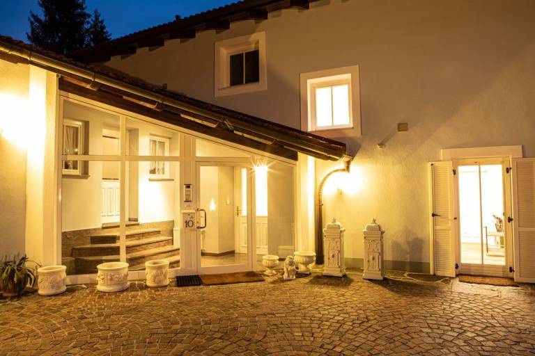 Holiday apartment with yard, terrace & barbeque | Perfect for remote work — photo 5