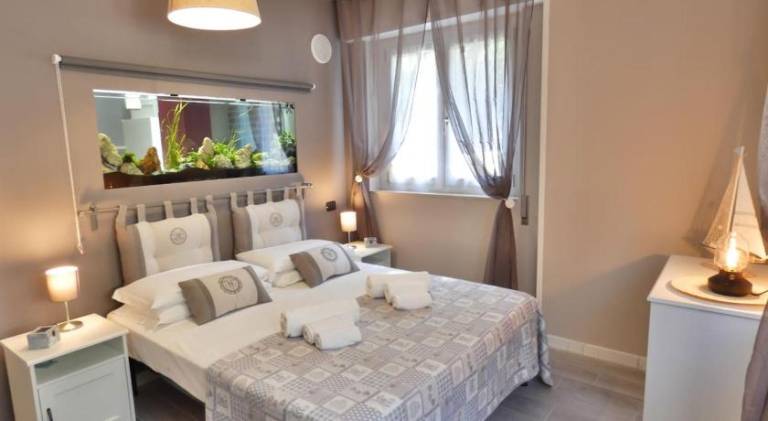 Holiday apartment with 2 rooms for 4 persons in Sirmione