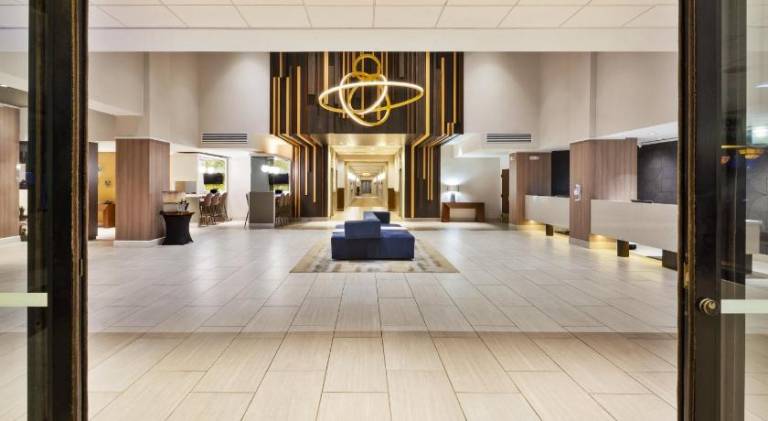 Crowne Plaza Dulles Airport By IHG — photo 2