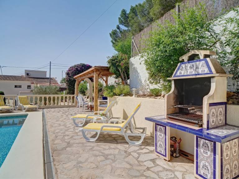 Vacation home with BBQ, private pool & patio | Sea view — photo 3