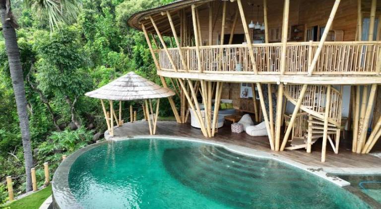 Villa with grill, terrace & garden in Karangasem