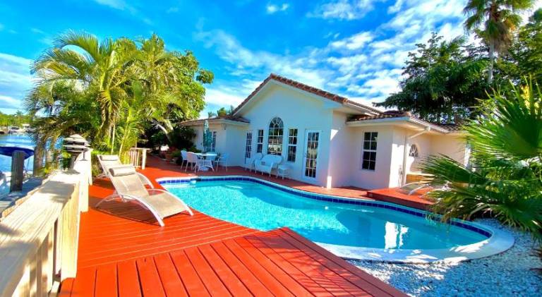 Ample vacation home with pool | Pets allowed in Fort Lauderdale, FL