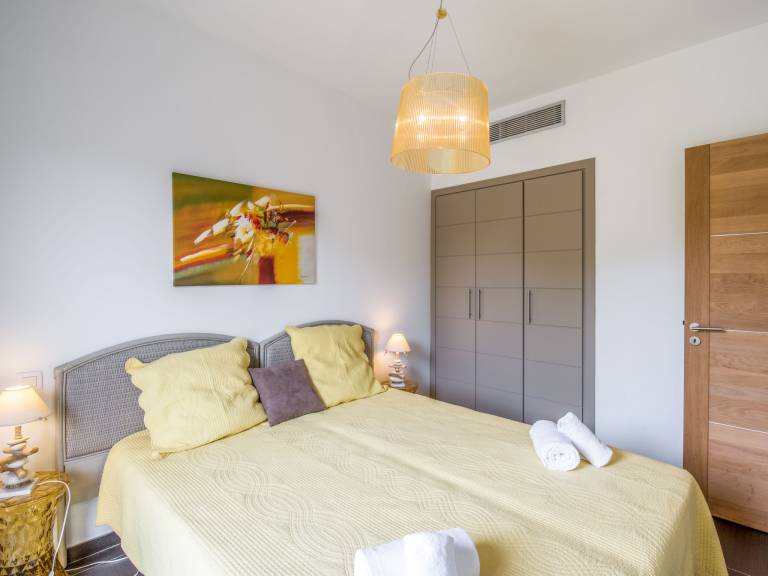 Holiday apartment with terrace & garden — photo 5