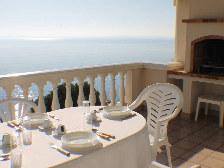 Holiday apartment with pool & barbeque — photo 4