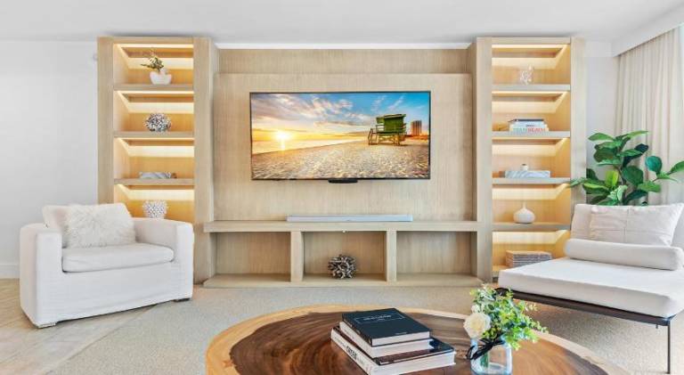Serviced apartment with jacuzzi, sauna & terrace | Near Miami Beach Botanical Garden | Perfect for remote work in Miami Beach, FL