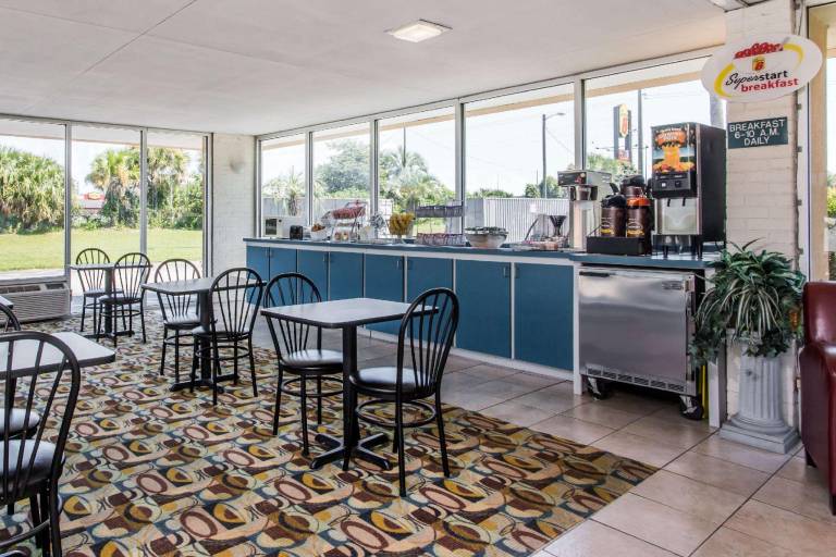 Super 8 By Wyndham Ocala — photo 3