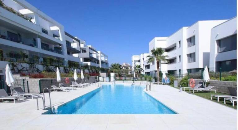 NEW SPACIOUS 4 BEDROOMS APARTMENT IN ESTEPONA 10 min walk to the BEACH in Estepona