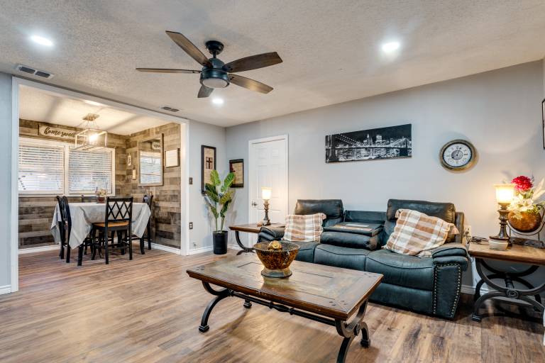 Near Wineries & Guadalupe River! Stylish Home in Victoria, TX