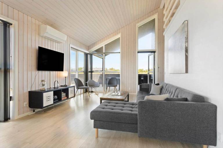 Fully equipped big house with hot tub, barbecue & sauna | Pets allowed — photo 3