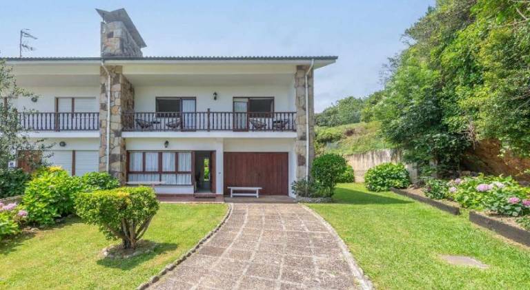 House with yard & patio | Good for workation in Llanes