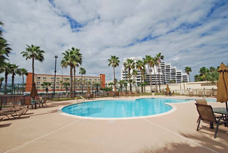 Family-oriented condo with private pool | Next to the beach | Pets allowed in South Padre Island, TX