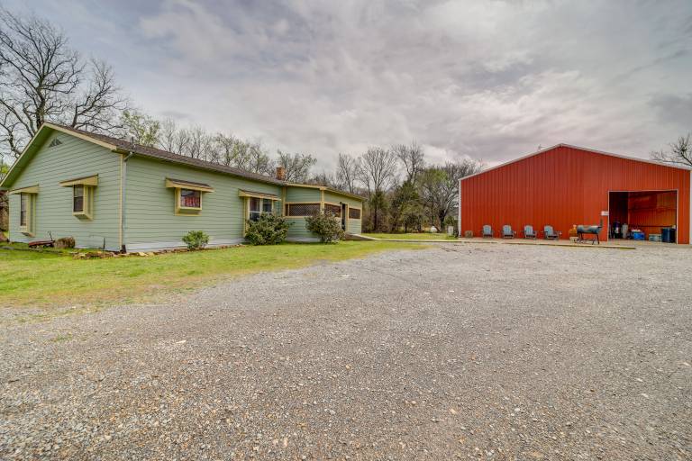 Outdoorsy Getaway Near Atoka: Hunt, Fish & Relax! in Atoka, OK