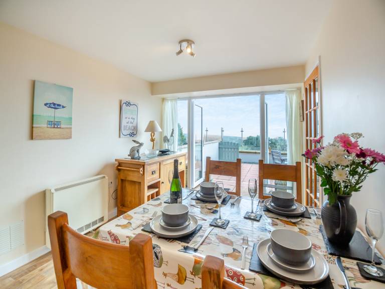 Cottage with garden — photo 4
