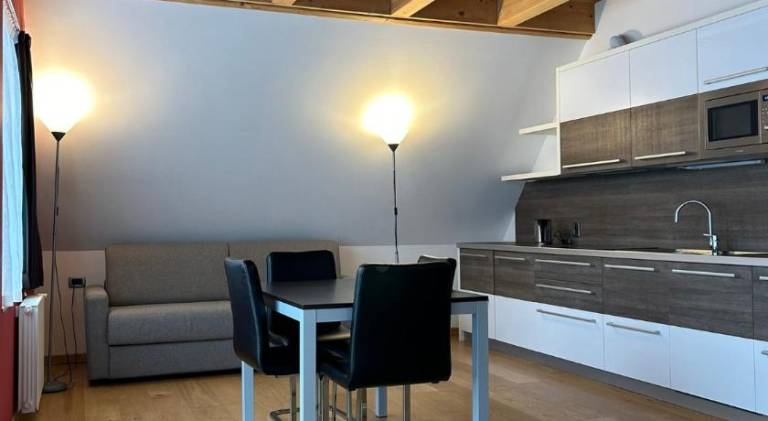 Serviced apartment with patio — photo 3