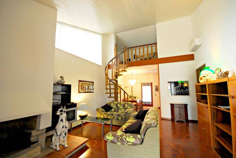 Apartment with garden — photo 4