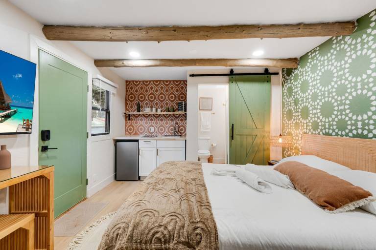 Child-friendly apartment with fast internet | Dogs allowed in Manitou Springs, CO