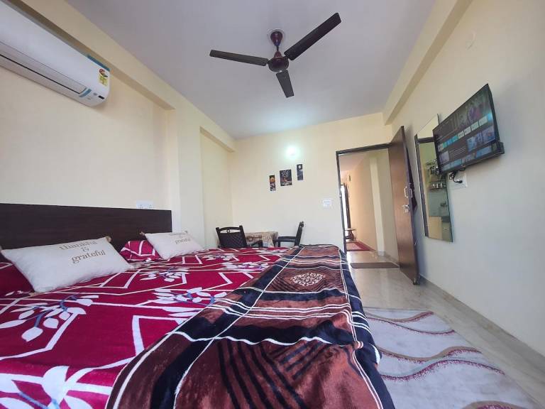 House with 1 room for 4 persons in Faridabad