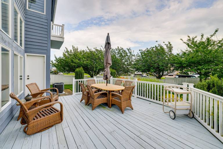 1 Block to Inlet Beach: Brigantine Family Home — photo 2