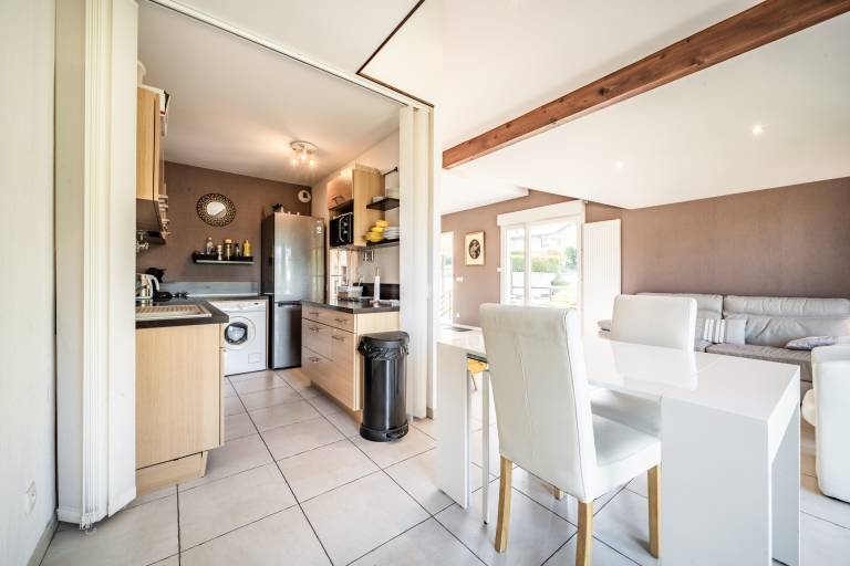 Charming 'Évian Apartment' with Lake View, Balcony and Wi-Fi — photo 5