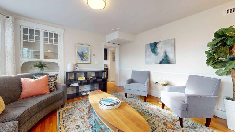 CLA303 Huge 5 bed, 2 bath, Harvard, Davis Porter Square — photo 4