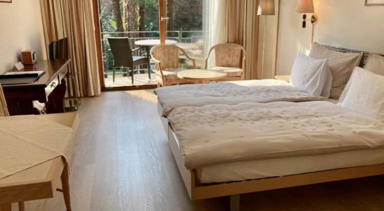 Serviced apartment with pool, grill & patio — photo 2