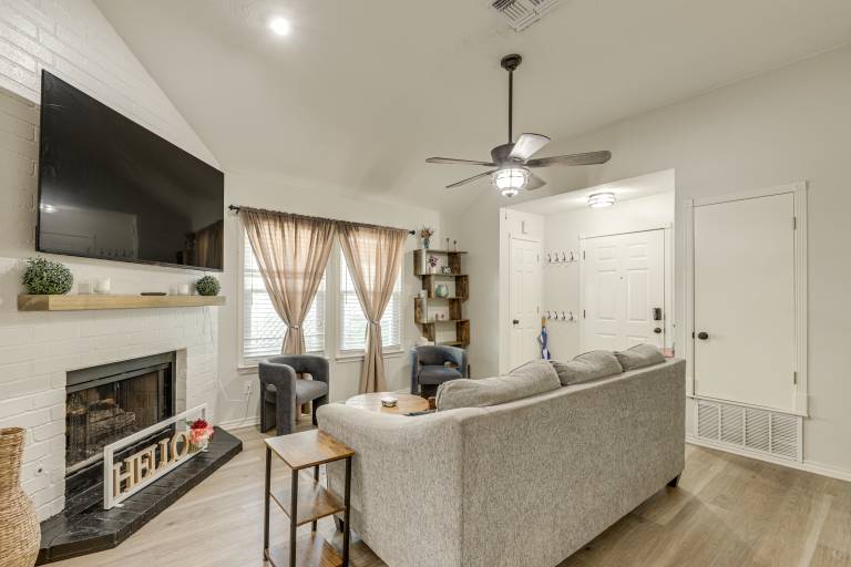 2 Mi to Dtwn! Modern Round Rock Oasis w/ Patio — photo 5
