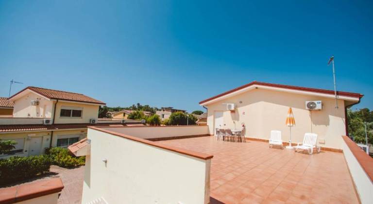 Holiday apartment with yard, pool & terrace — photo 4