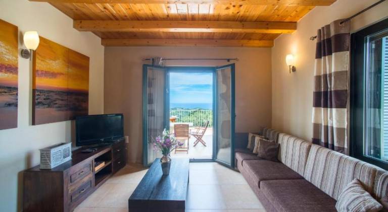 Fully equipped pleasant villa with private pool, garden & patio | Dogs allowed — photo 2