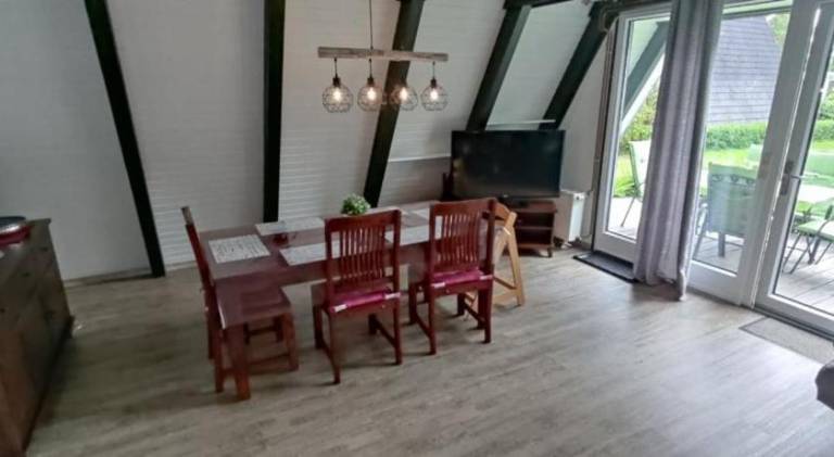 Vacation home with terrace & yard — photo 3