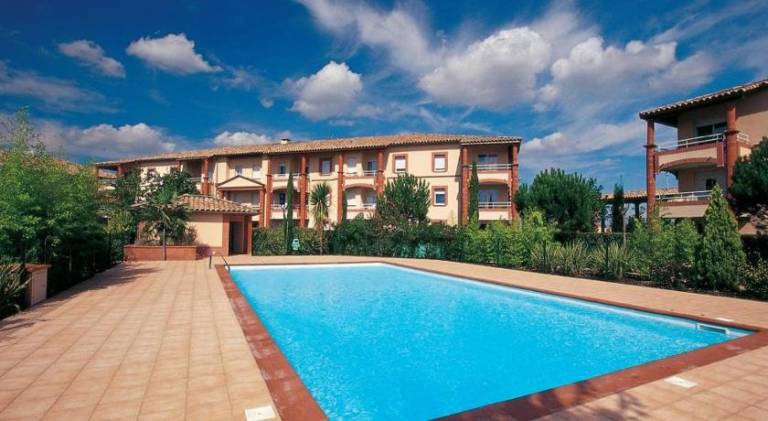 Pleasant rental apartment with pool & yard | Dogs allowed in Colomiers