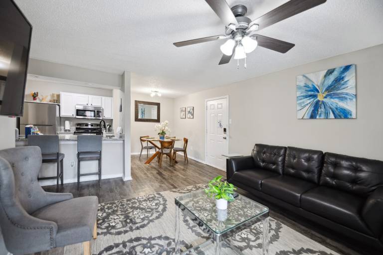 I041 – World Cup Stay - 18 min to AT&T - Sleeps 4 - Free Parking — photo 3