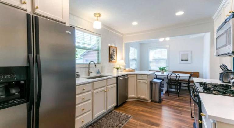 Charming vacation home | Perfect for remote work | Pets allowed — photo 3
