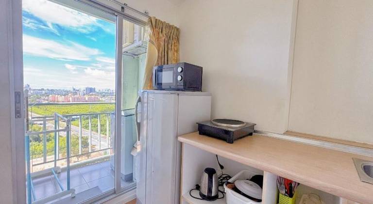 Apartment with yard, pool & terrace | Next to the beach | Perfect for remote work | Pets allowed — photo 4