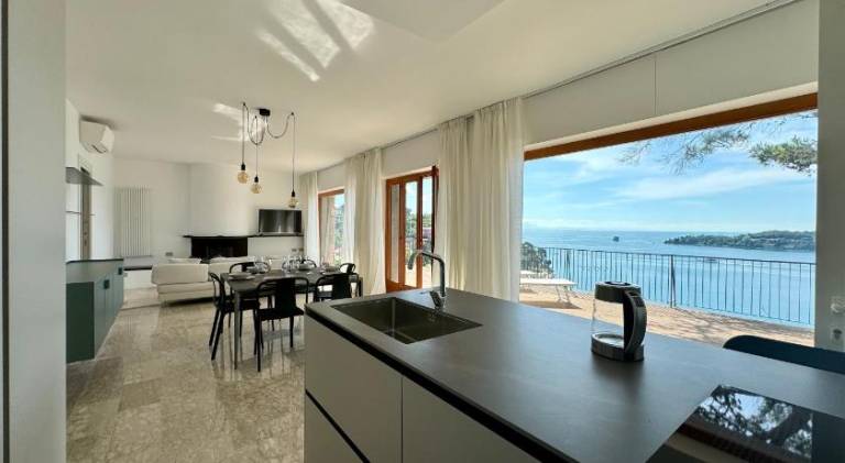Modern and Elegant apartment with a spacious sea view terrace overlooking Palmaria Island Bright des — photo 2