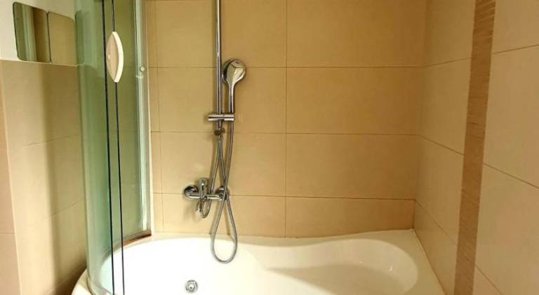 Fully equipped apartment with patio & hot tub | Pet-friendly — photo 4